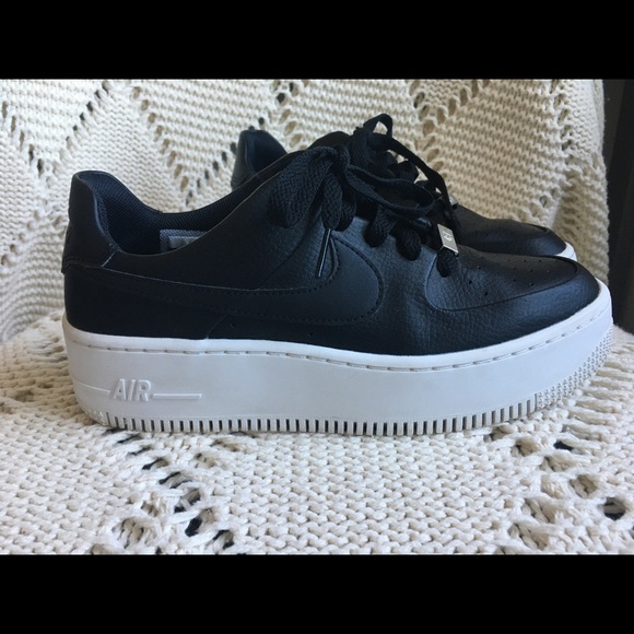 Air Force 1 - Picture 1 of 6